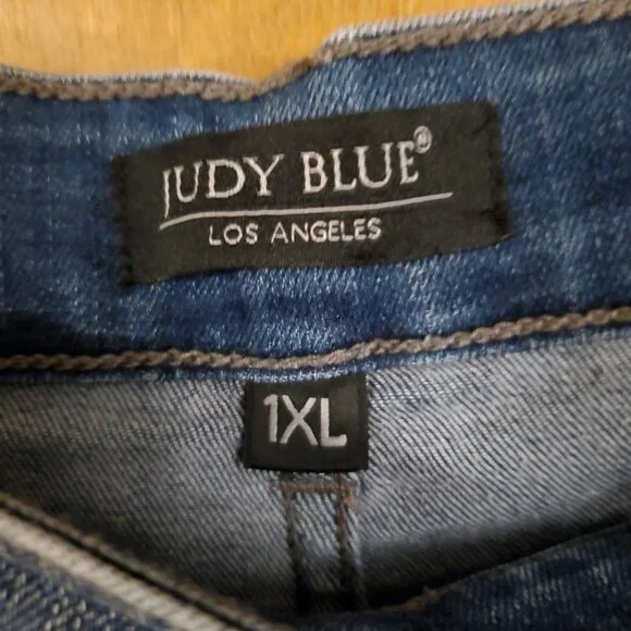 Judy Blue Distressed Cutoff Jean Shorts Womens Plus Size 1XL EUC Stretchy - Picture 2 of 4